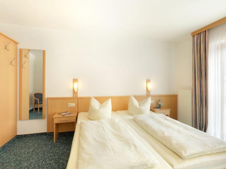 Hotel Jagermo Grasbrunn Exterior photo